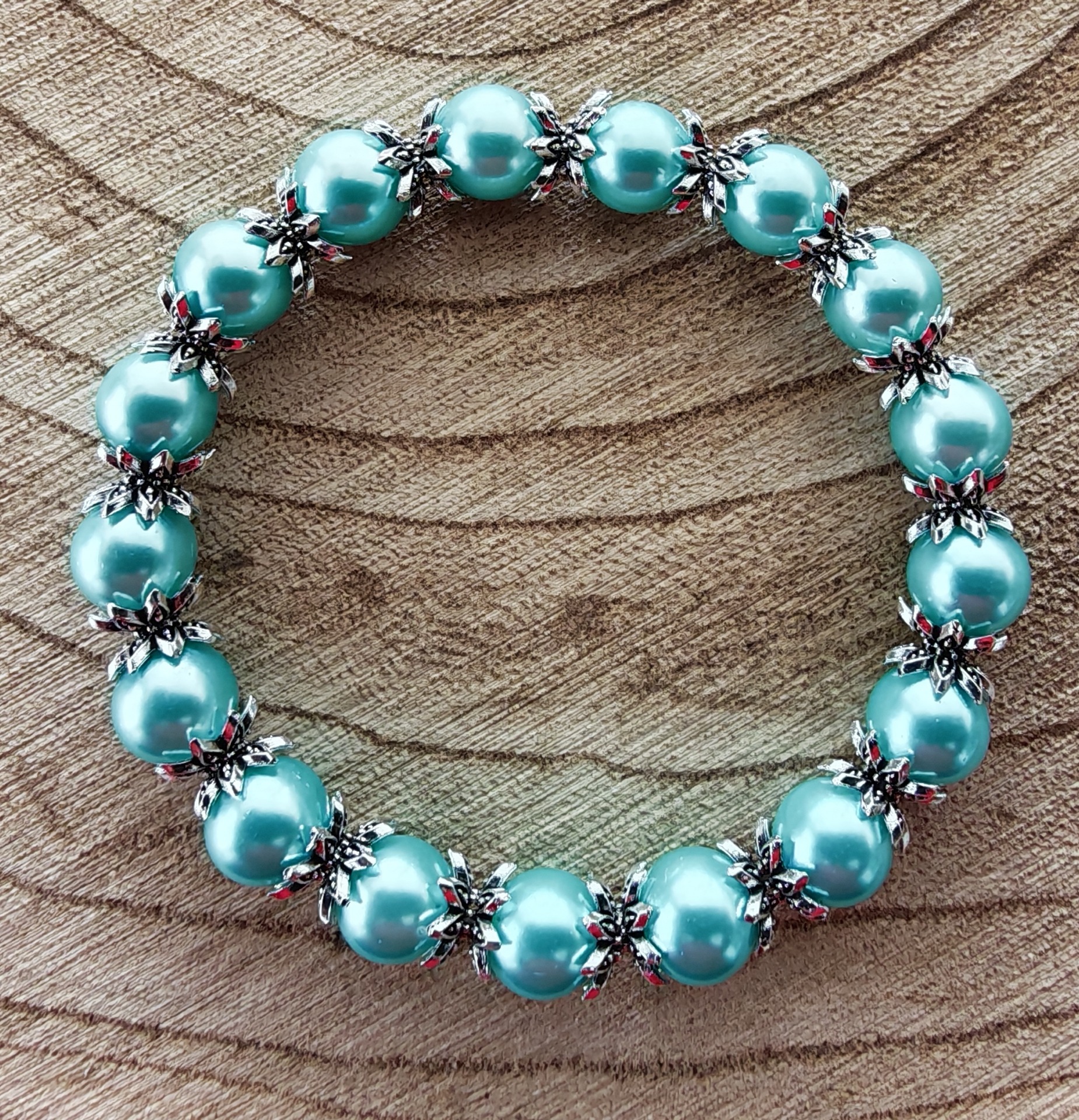 skleněné korálky s perleťovým efektem + mezidíly ve tvaru květiny - velikost náramku 15 cm